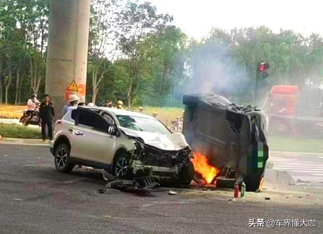 为什么特斯拉撞了会起火(特斯拉碰撞后起火)(9)