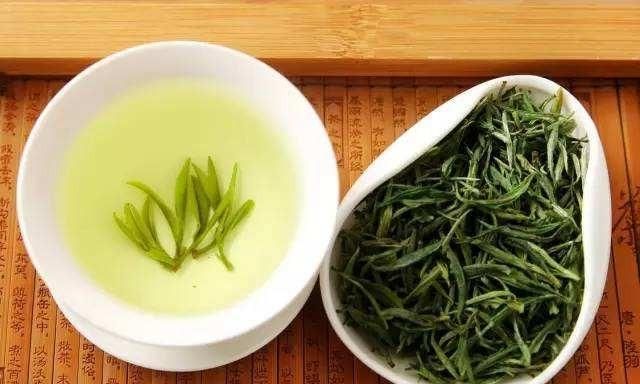 夏天喝热饮还是冷饮解暑，你觉得夏天是吃西瓜过瘾，还是吃老冰棒过瘾？图3