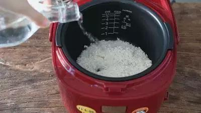 手把手教你做粢饭团的做法，好吃到极点！