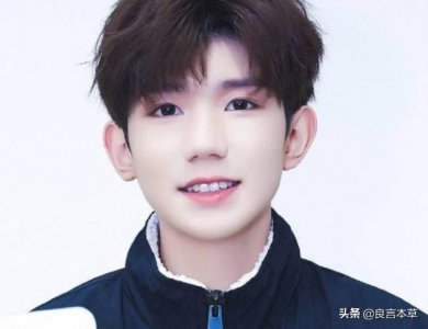 ​王源星路历程，粉丝回踩曝出丑照：颜值、脸蛋都很虐人