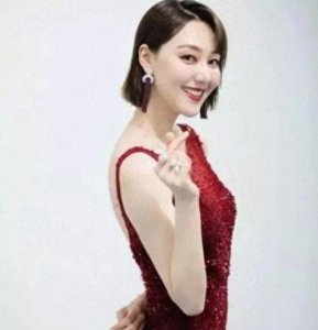 ​央视主持人王冠：一位才华横溢的主持人和记者