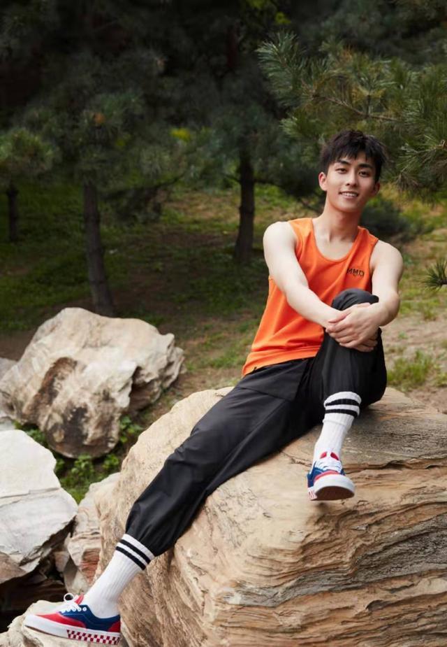 《小欢喜》中的丁一，曾是中学校草，摘下眼镜后太帅认不出来