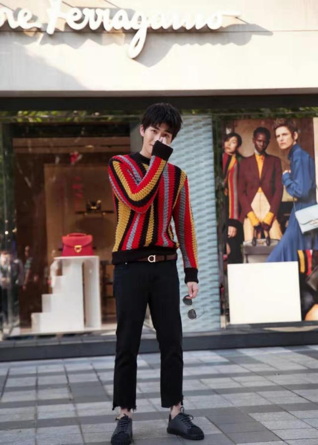 《小欢喜》中的丁一，曾是中学校草，摘下眼镜后太帅认不出来