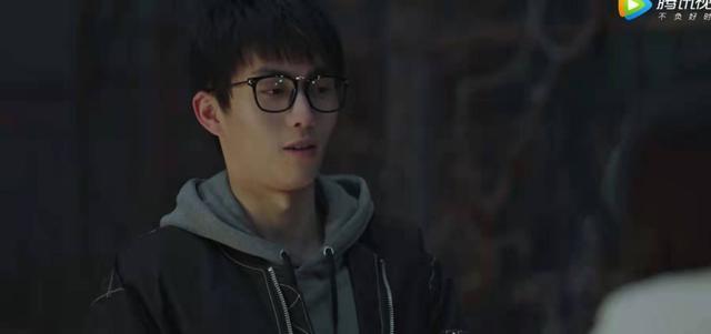 《小欢喜》中的丁一，曾是中学校草，摘下眼镜后太帅认不出来