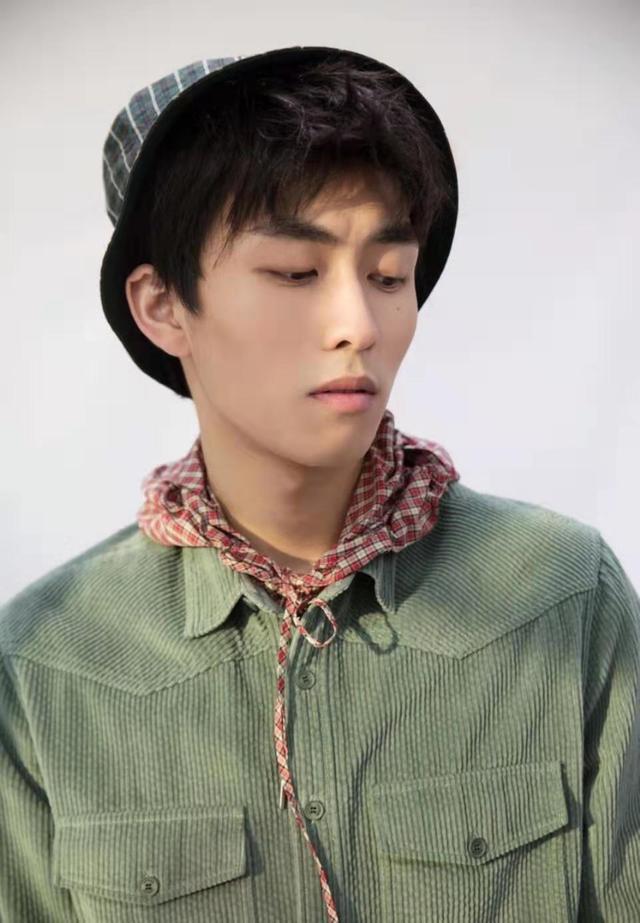 《小欢喜》中的丁一，曾是中学校草，摘下眼镜后太帅认不出来