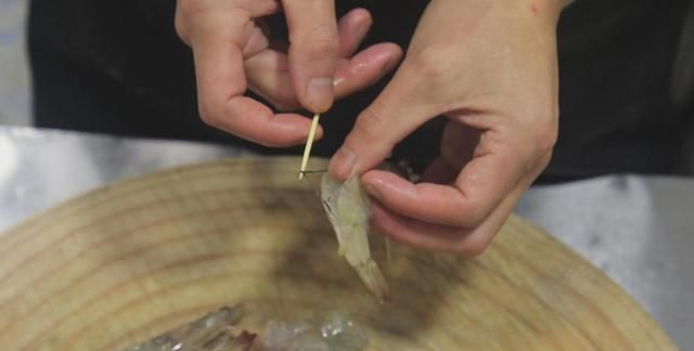 焖大虾是哪个地方的菜，油焖大虾怎么做才能抓住大家的胃？图6