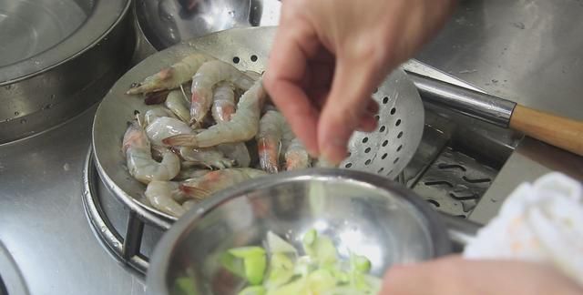 焖大虾是哪个地方的菜，油焖大虾怎么做才能抓住大家的胃？图16