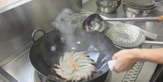 焖大虾是哪个地方的菜，油焖大虾怎么做才能抓住大家的胃？图18