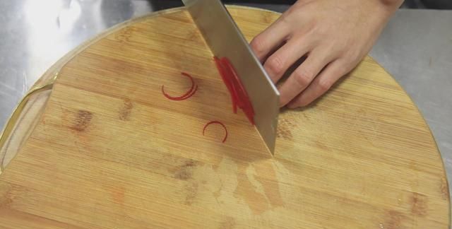 焖大虾是哪个地方的菜，油焖大虾怎么做才能抓住大家的胃？图13