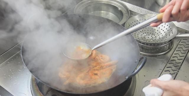 焖大虾是哪个地方的菜，油焖大虾怎么做才能抓住大家的胃？图22