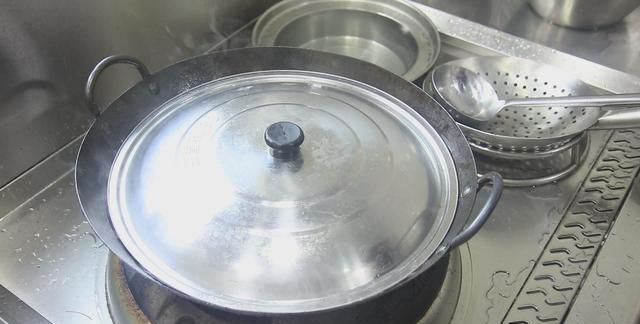 焖大虾是哪个地方的菜，油焖大虾怎么做才能抓住大家的胃？图21