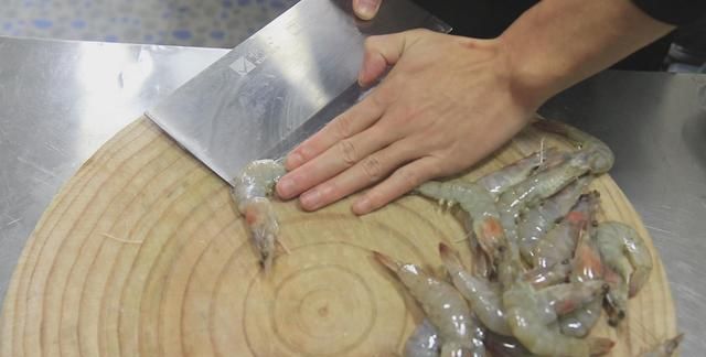 焖大虾是哪个地方的菜，油焖大虾怎么做才能抓住大家的胃？图5