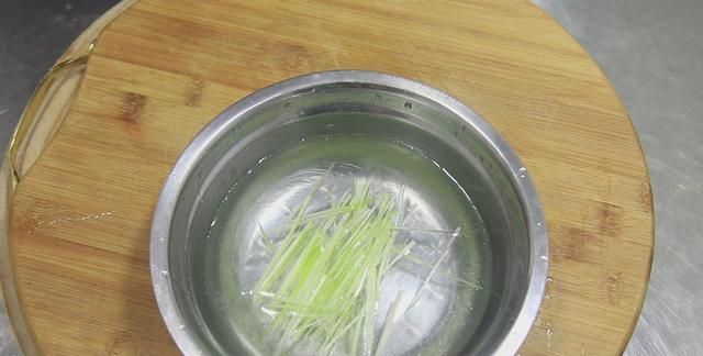 焖大虾是哪个地方的菜，油焖大虾怎么做才能抓住大家的胃？图11