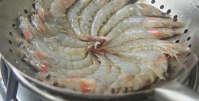 焖大虾是哪个地方的菜，油焖大虾怎么做才能抓住大家的胃？图17