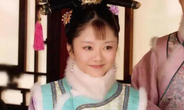 甄嬛传最年轻的妃子淳儿(当年在甄嬛传中饰演淳儿的她现如今已成大女主)(1)