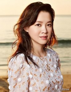 ​曾宝仪——中国香港女主持人、歌手、演员