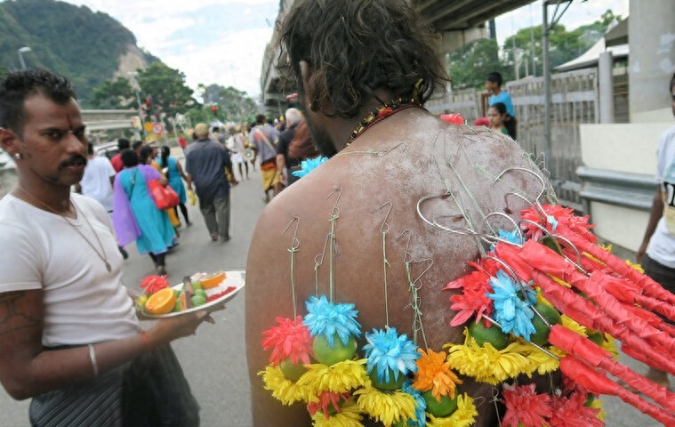 揭秘世界最“痛”节日，印度教大宝森节，各种自残看着就疼