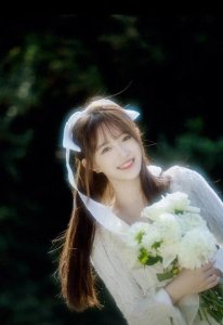 "直播大战!费心源VS尤可莹,智慧火花碰撞,热度爆表!"