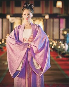 《东宫》番外75:皇帝把皇后抱在腿上批奏折,小枫脸红透了