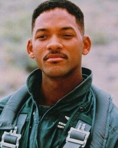 ​电影《独立日》，一个小细节暴露了外星人的真相