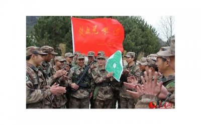 小龙虾头部不能吃有“屎”?夜市老板:简直就是糟蹋食物,可惜了