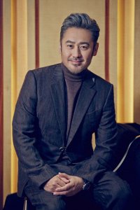 ​演员吴秀波被设局骗到破产，遭网友嘲讽现世报，前任陈昱霖的近况