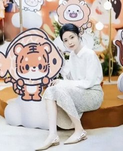 ​金华女教师出轨学生后续 老师照片被扒身材性感 难怪男生顶不住诱惑