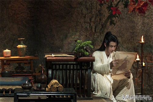 《有翡》剧照，王一博古装新造型，清雅孤傲又飒爽，看着又仙又帅