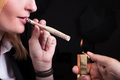 ​揭秘烟盒日期码：如何精准辨别烟草的鲜度和真伪