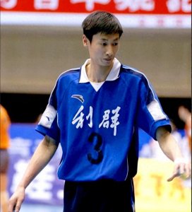 排球名将郑亮:离婚后瘫痪,恩师汪嘉伟和哥哥郑武助他重获新生