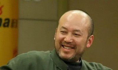 ​著名演员郭达：20次上春晚，娶大一岁的妻子，结婚40多年无绯闻