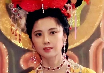 ​女儿国国王”朱琳：71岁身材苗条风韵犹存，与二婚老公丁克16年