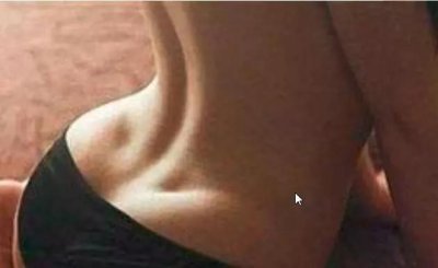 ​女性后腰上两个“凹点”叫腰窝，有什么作用吗？快看看自己有没有