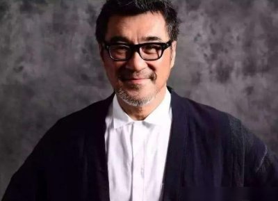 ​＂渣男＂李宗盛，婚内出轨林忆莲抛弃发妻，今60岁娶小27岁娇妻