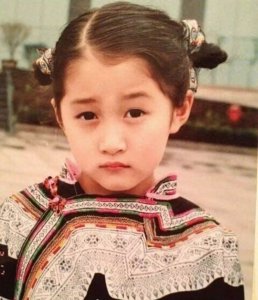 ​深扒“京圈格格”关晓彤的神秘家世背景，她真有皇室血统吗？