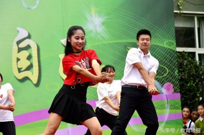 ​看别人家的老师：校园艺术节上，这所学校的老师齐跳网红Dura舞