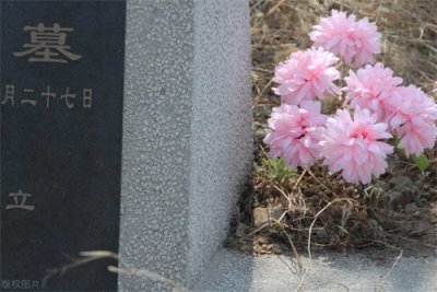 ​十月一上坟回乡祭祖，应该提前，还是晚一点，什么时间最好？