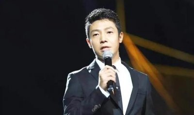 ​撒贝宁在《开讲啦》节目组，为李雪健怒怼小鲜肉“你算什么东西”