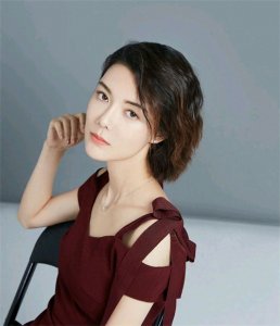 ​43岁车晓近照罕曝光！鼻孔朝天被指似猪鼻，曾被成龙做媒嫁给富商