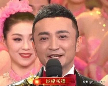 尼格买提春晚魔术穿帮事件曝光!揭秘主持人如何从失误到反思全过