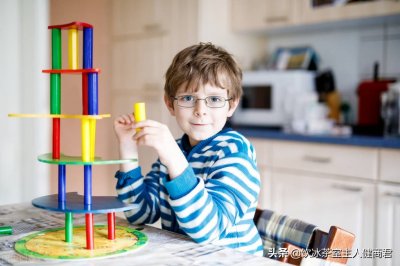 ​1、什么是青春期的同一性与角色混乱？