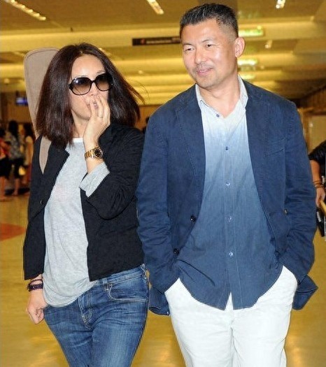 49岁歌坛天后那英的老公孟桐近照