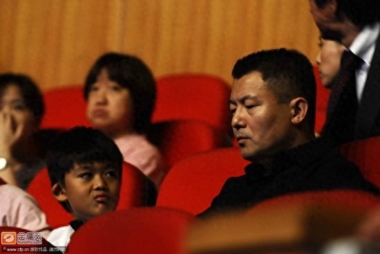 49岁歌坛天后那英的老公孟桐近照