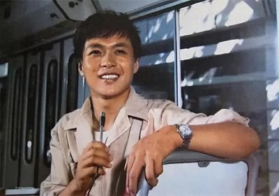 迟志强:从红极一时沦为阶下囚,到成为囚歌王子,他经历了什么?