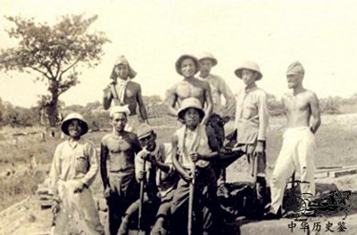 ​不要再被抗日神剧骗了，这才是真正的日本鬼子，强壮凶悍又残忍