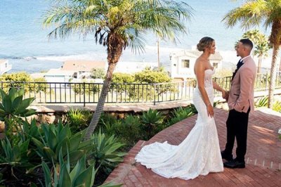 ​里弗斯女儿晒婚纱照，庆祝与塞斯-库里纪念日一周年