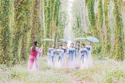 ​黄州江滩森林公园藤缠树景观成最美网红打卡地