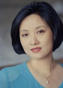 ​65岁邓婕前夫，离婚39年身价上亿，再谈邓婕：她自作自受！