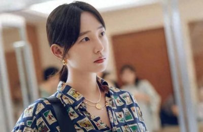 ​39岁白百何近照：眼神无光，皮肤暗淡，当年的“一指禅”并不怪。