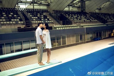 ​上海小囡吴敏霞婚照曝光 跳水台上与老公秀甜蜜